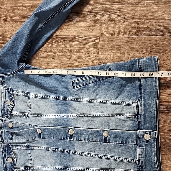 🔴 🔚🔜 SALE Lu La Roe Embroidered Strechy Jean Jacket - Picture 8 of 12